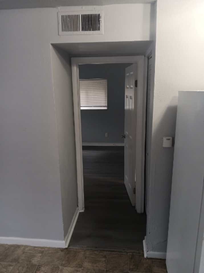 604 West Grand Avenue - Photo 5 of 50