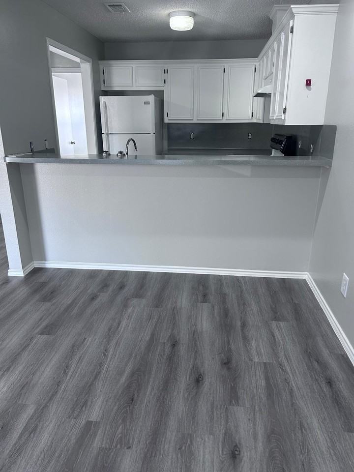 McIntyre Apartments - Photo 2 of 8