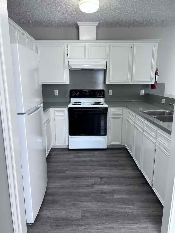 McIntyre Apartments - Photo 4 of 8