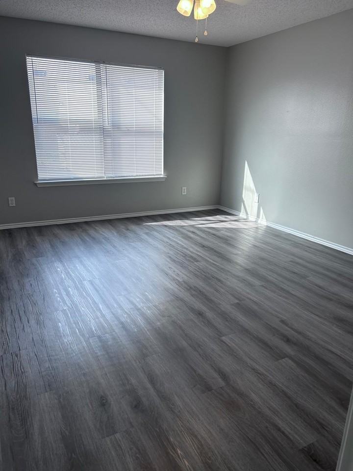 McIntyre Apartments - Photo 5 of 8