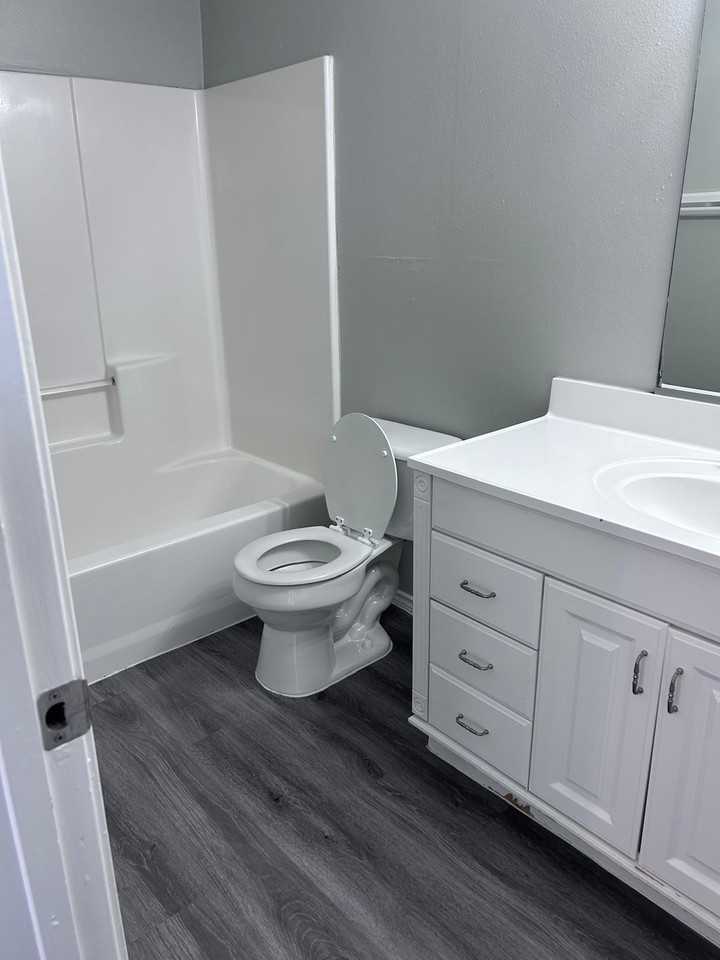 McIntyre Apartments - Photo 7 of 8