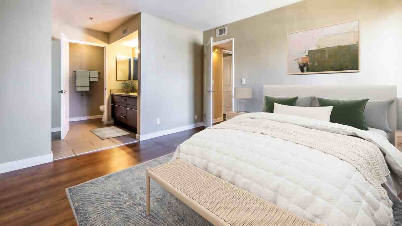 Vantage Hollywood - Photo 6 of 45