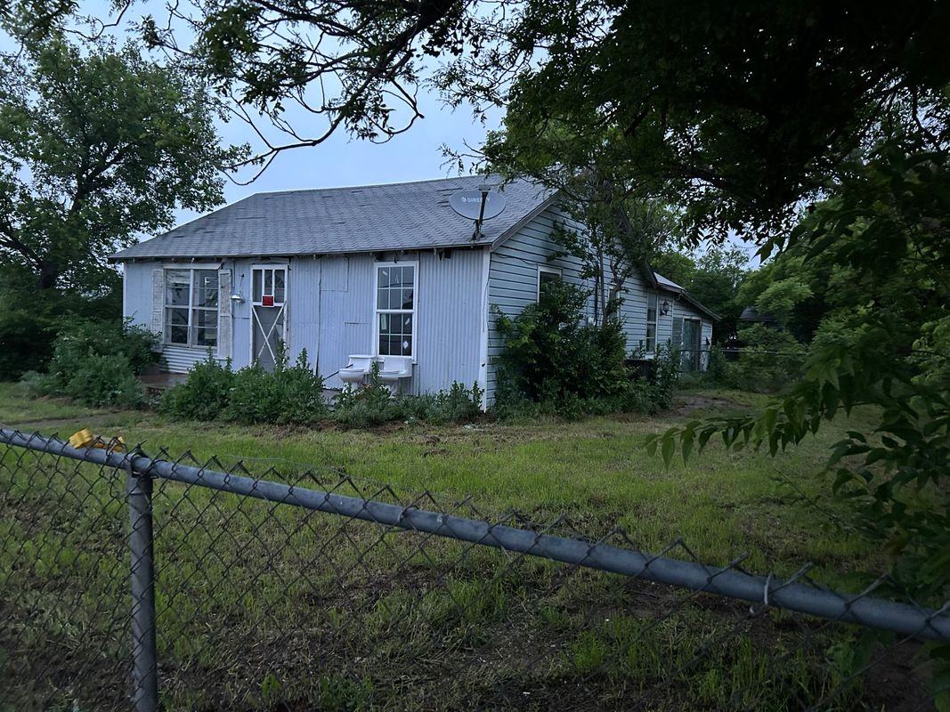 221 S Central Ave - Photo 2 of 15