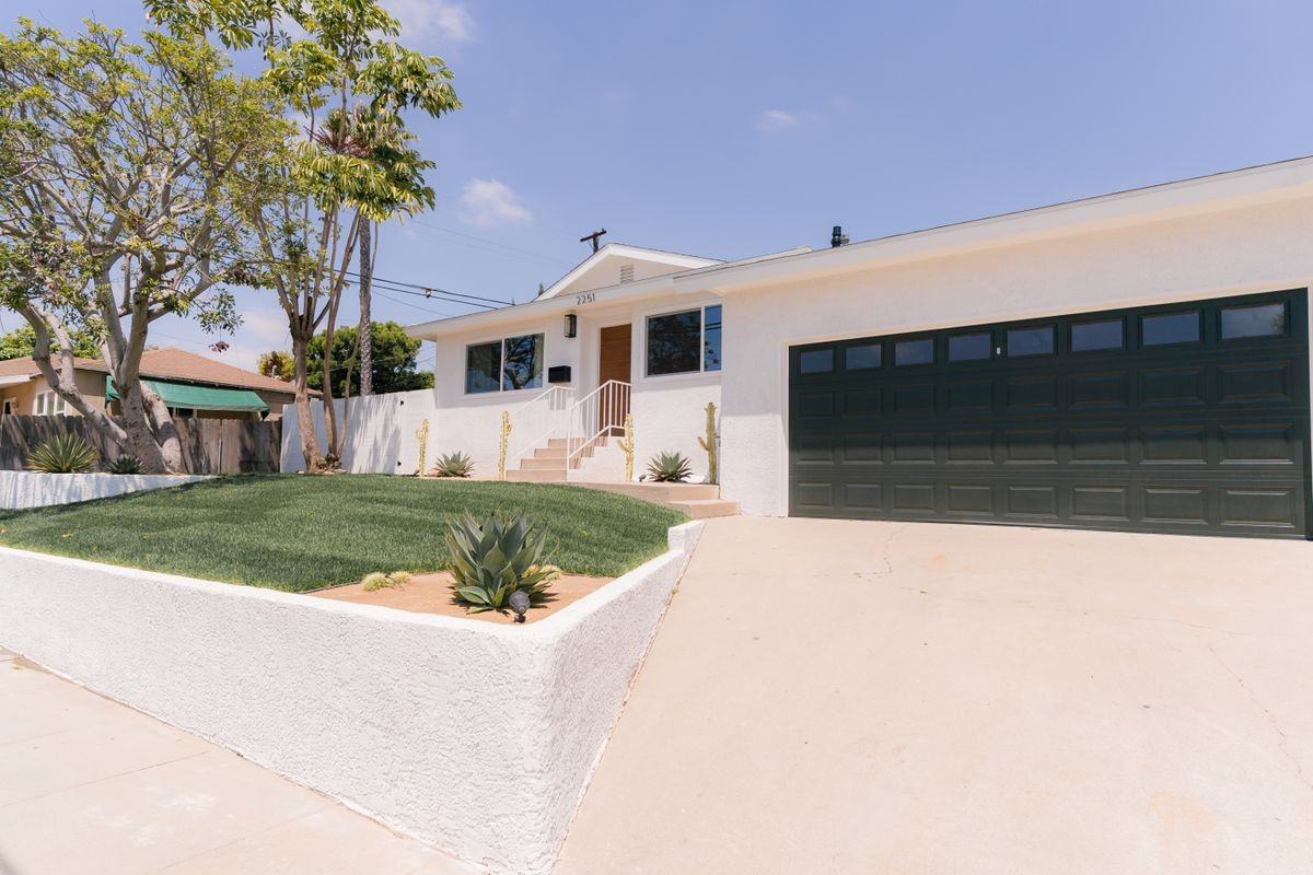 2251 E 20th St - Photo 3 of 30