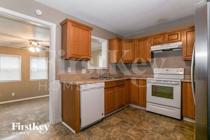 2 Ne Ferrell Ln - Photo 2 of 6