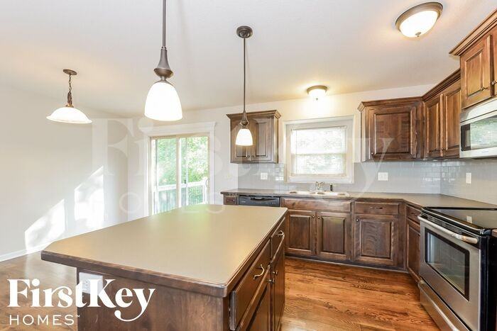 11115 Highview Rd - Photo 3 of 6