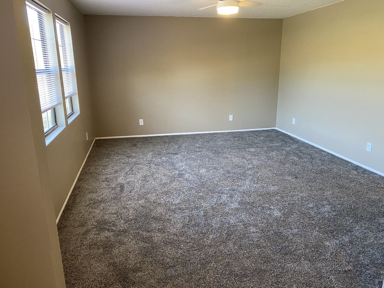 300 W 9th St #1 - Photo 4 of 10