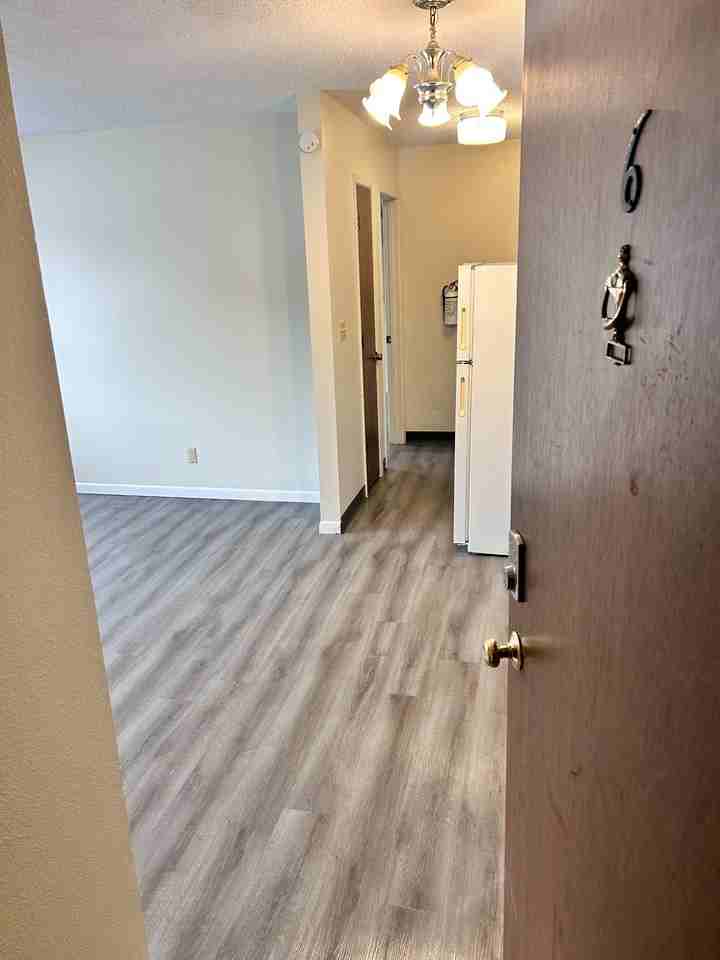 612 S Van Buren St #6 - Photo 4 of 8