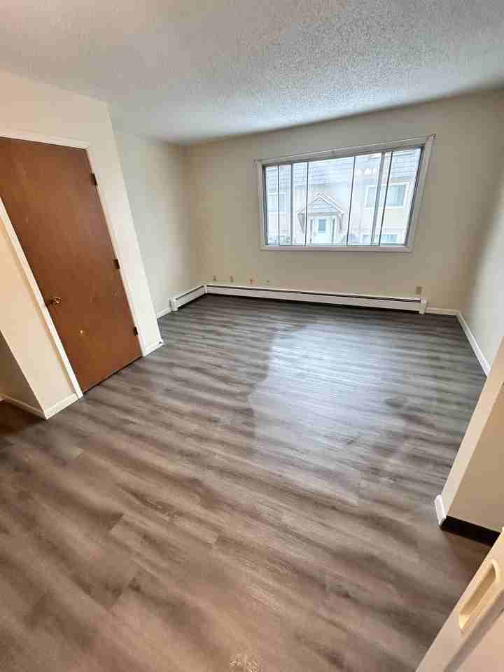 612 S Van Buren St #6 - Photo 5 of 8