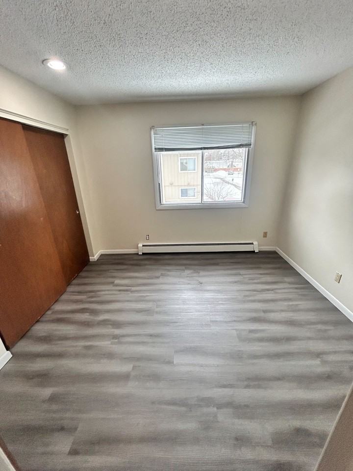 612 S Van Buren St #6 - Photo 7 of 8