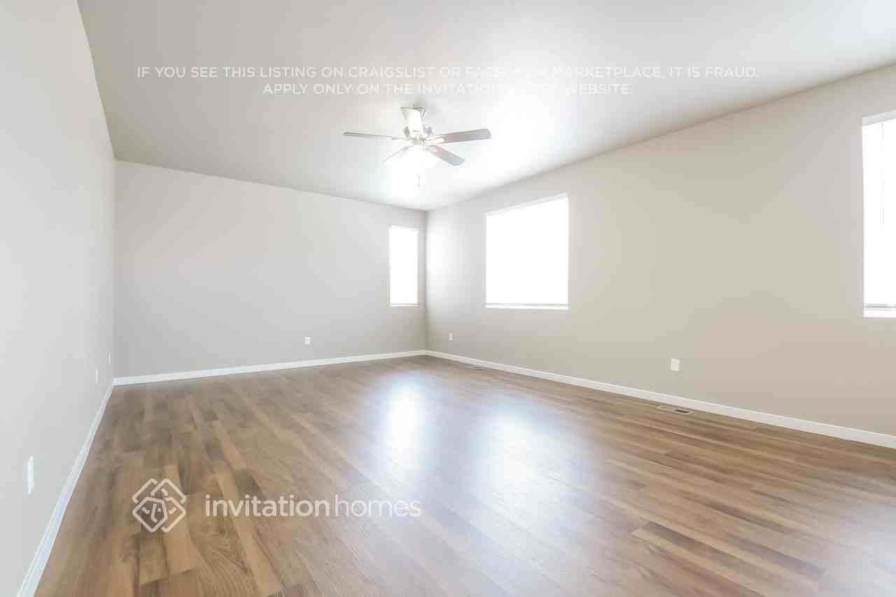 422 Elbert St - Photo 4 of 18