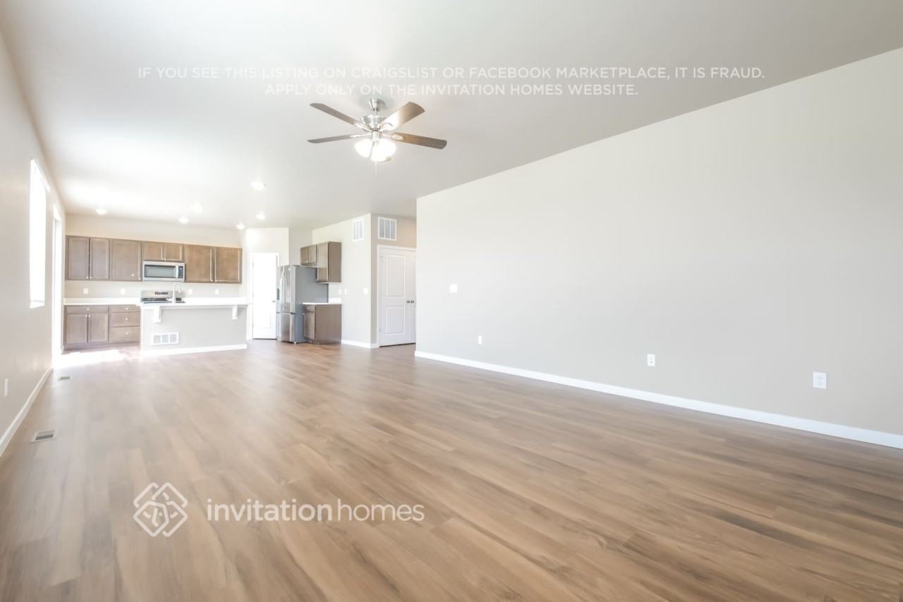 422 Elbert St - Photo 5 of 18