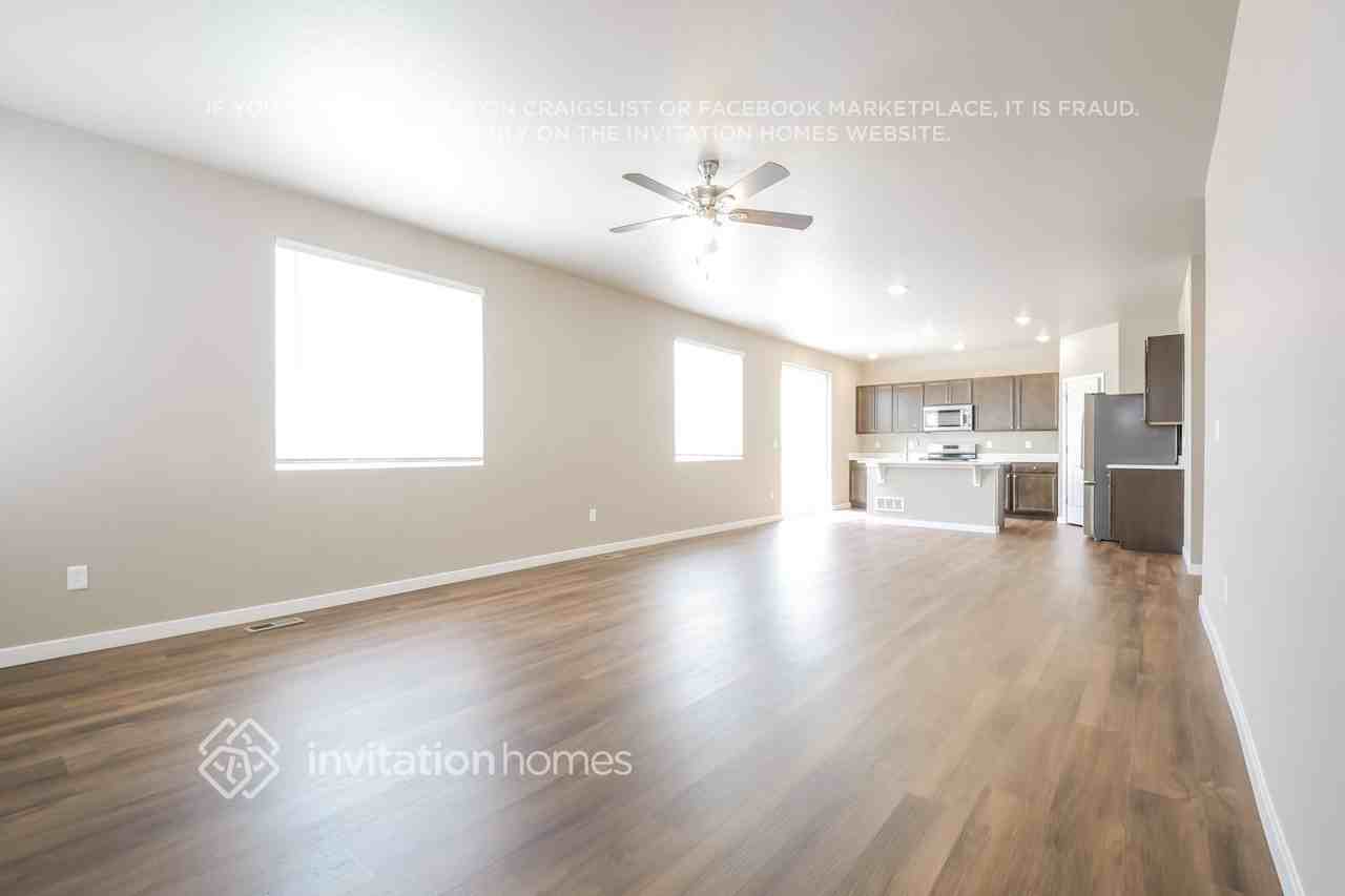422 Elbert St - Photo 6 of 18