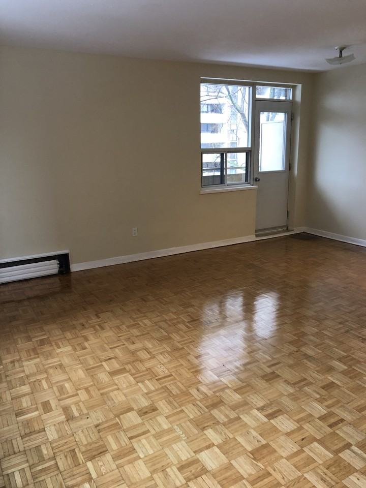 437 Jarvis Street - Photo 3 of 12