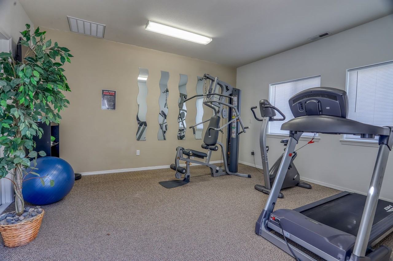 Aaron Ridge Apartments in Richland, WA with 1 or 2 Bedrooms, Pool, Fitness Center, A/C & More! - Photo 2 of 50