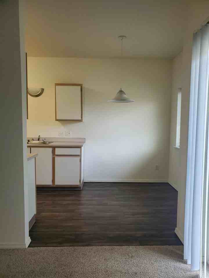 Aaron Ridge Apartments in Richland, WA with 1 or 2 Bedrooms, Pool, Fitness Center, A/C & More! - Photo 6 of 50