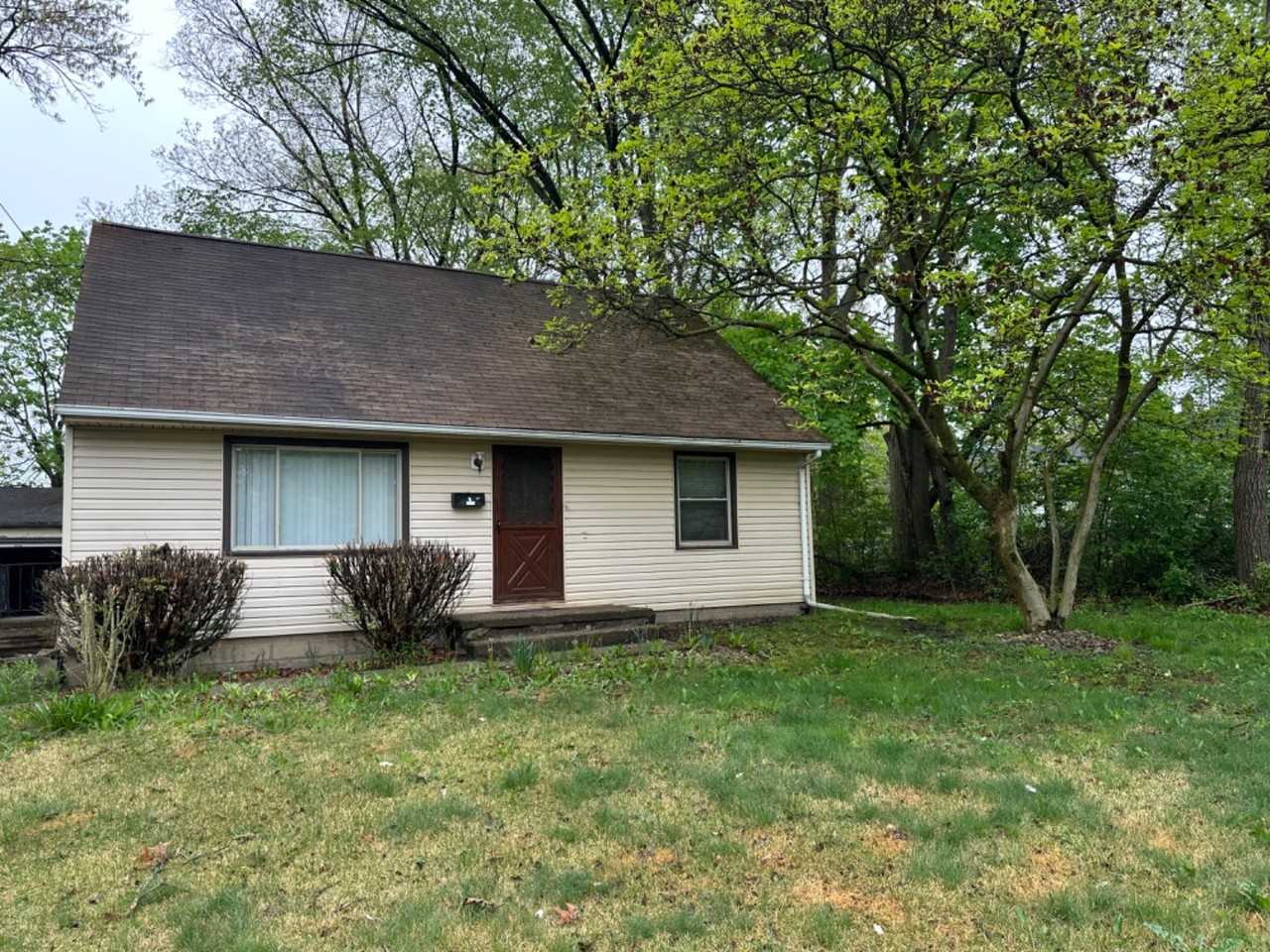 2758 Newbern Cir - Photo 3 of 20