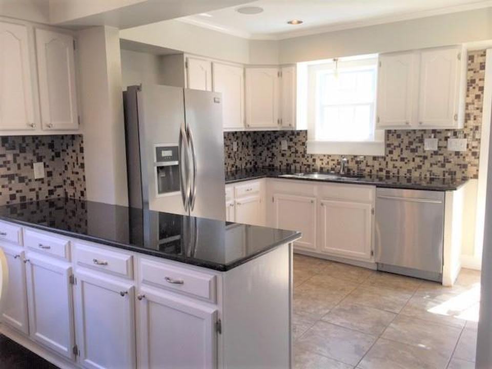 344 Marshall St - Photo 3 of 20