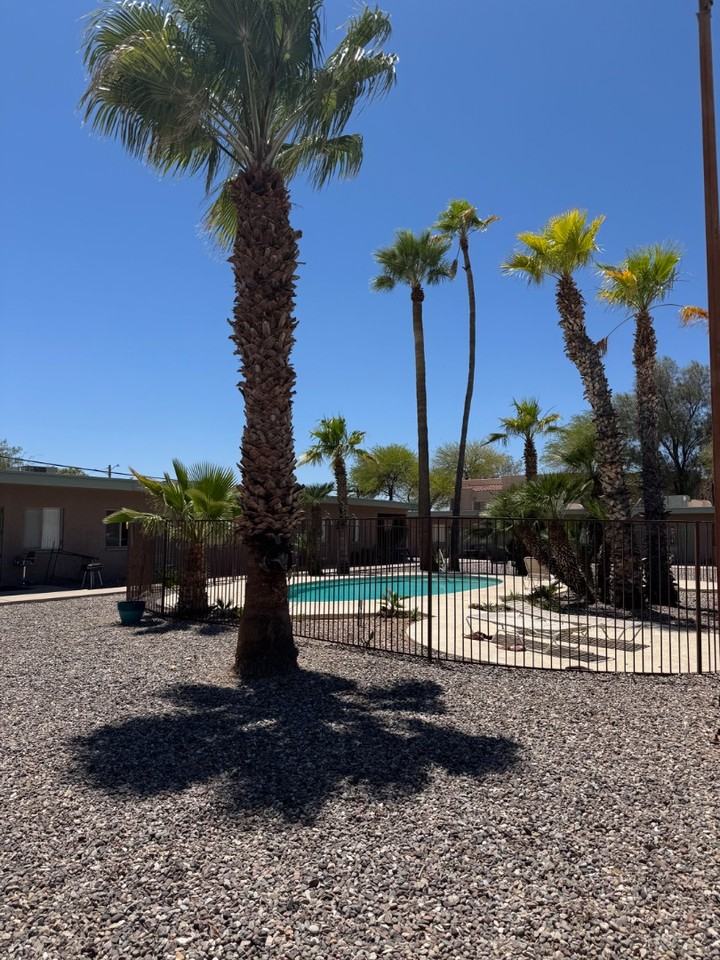 Victoria Arms - Photo 2 of 8