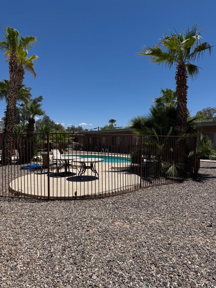 Victoria Arms - Photo 3 of 8