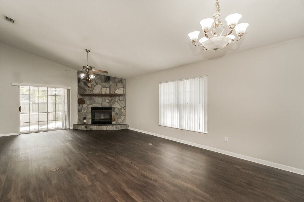 1060 Covington St - Photo 3 of 16