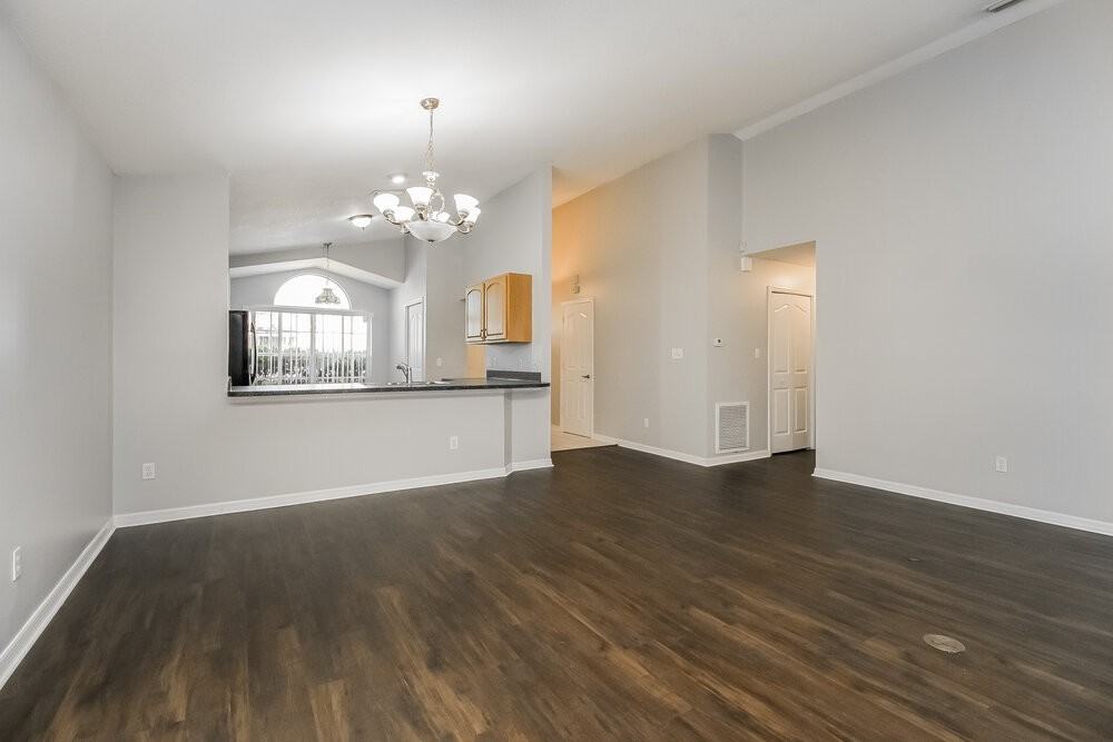 1060 Covington St - Photo 5 of 16