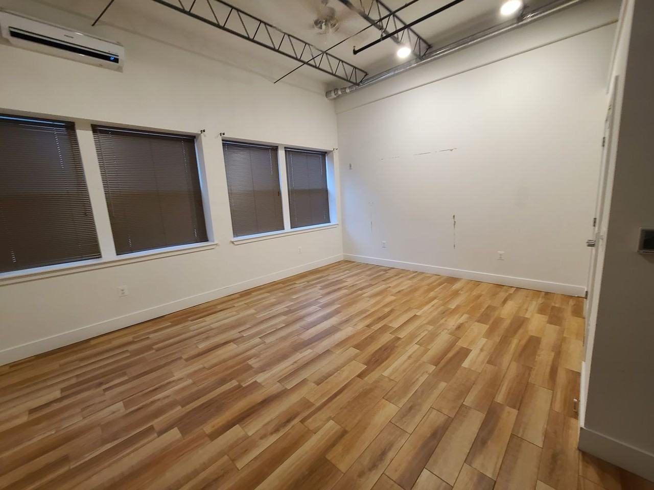 164 W Chelten Ave - Photo 3 of 8