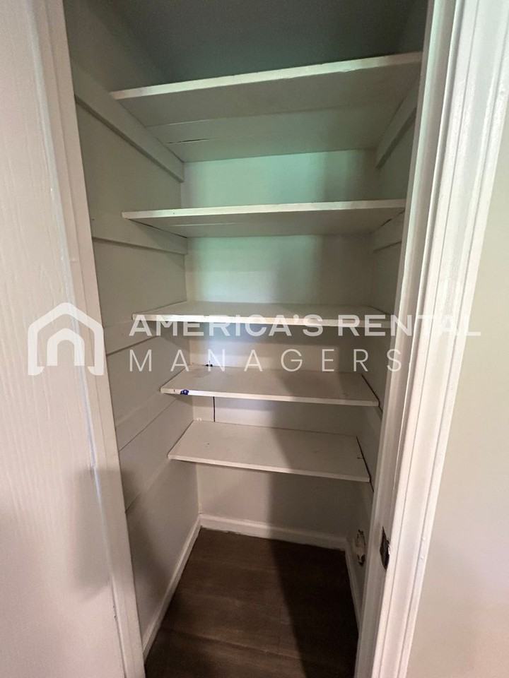 2422 Hampstead Dr - Photo 6 of 27