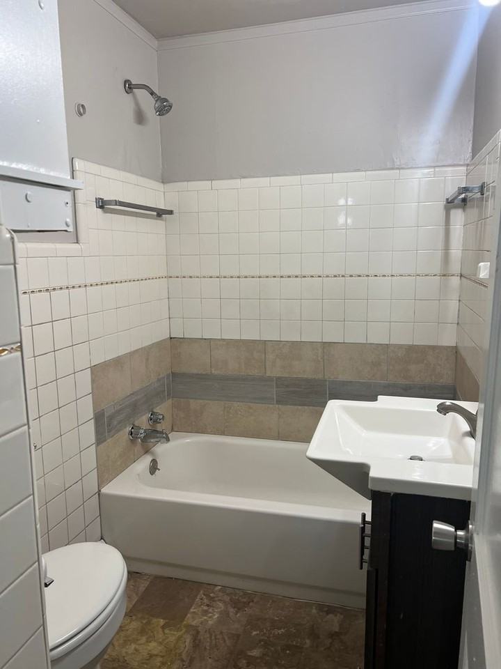 128 N Commerce St - Photo 6 of 10