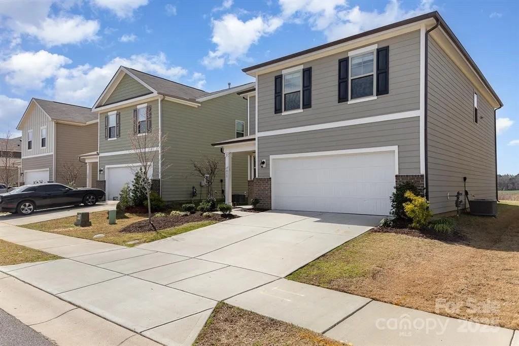 3030 Eastcott Ave - Photo 3 of 47