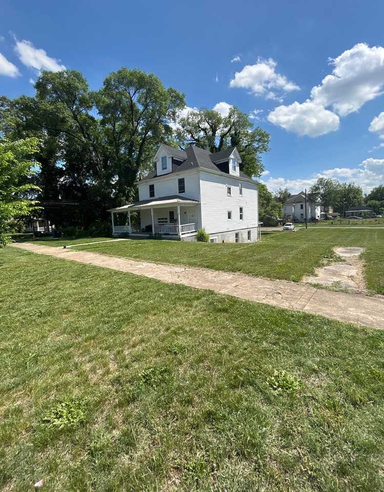 Patterson,SW,1422 - Photo 4 of 11