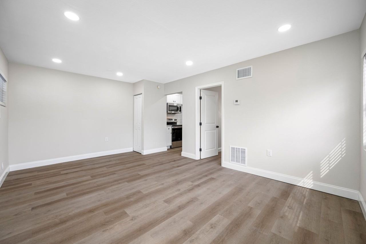 142 E Davis Blvd #1 - Photo 3 of 43