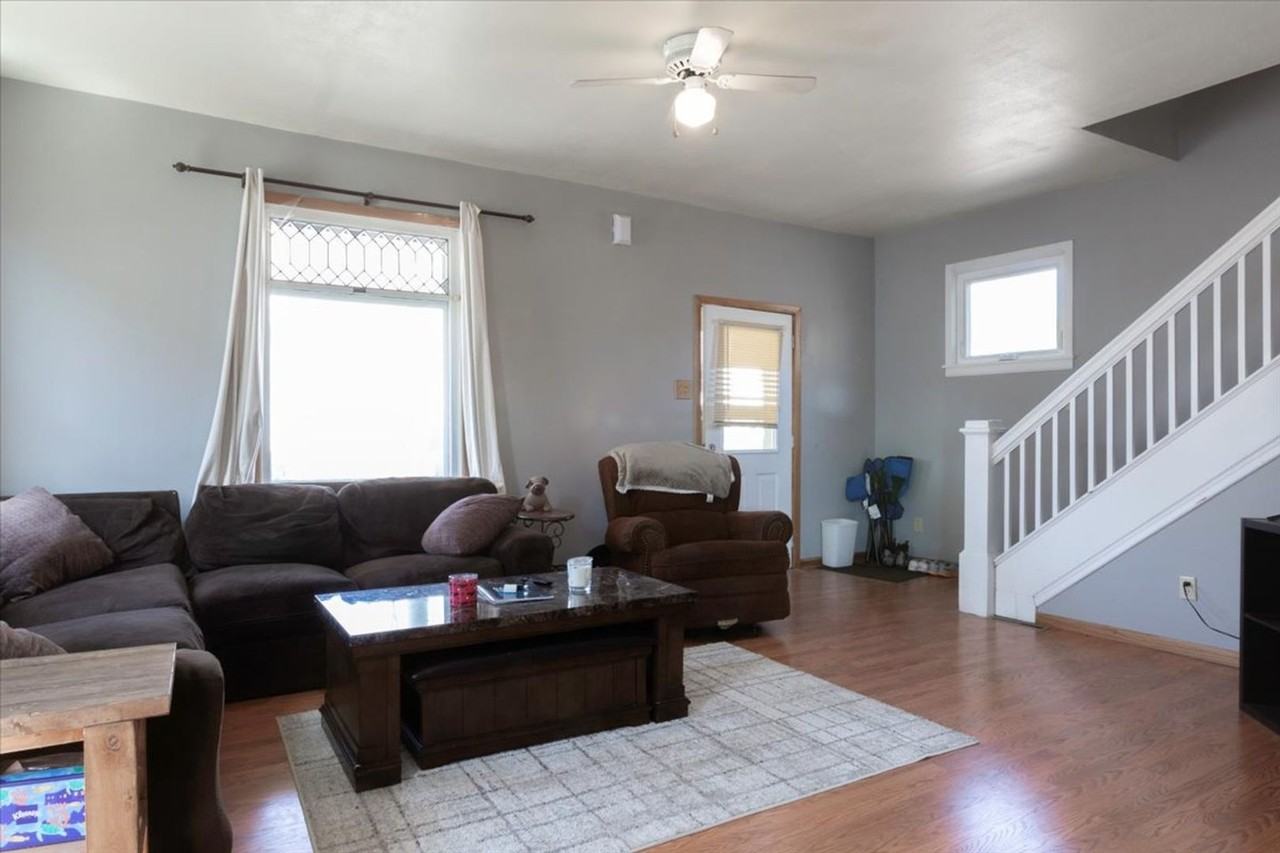 906 Main St E - Photo 3 of 21