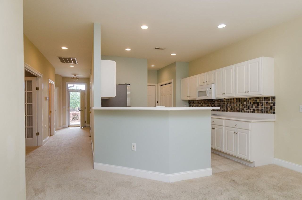 204 Hilliard Ct - Photo 5 of 32