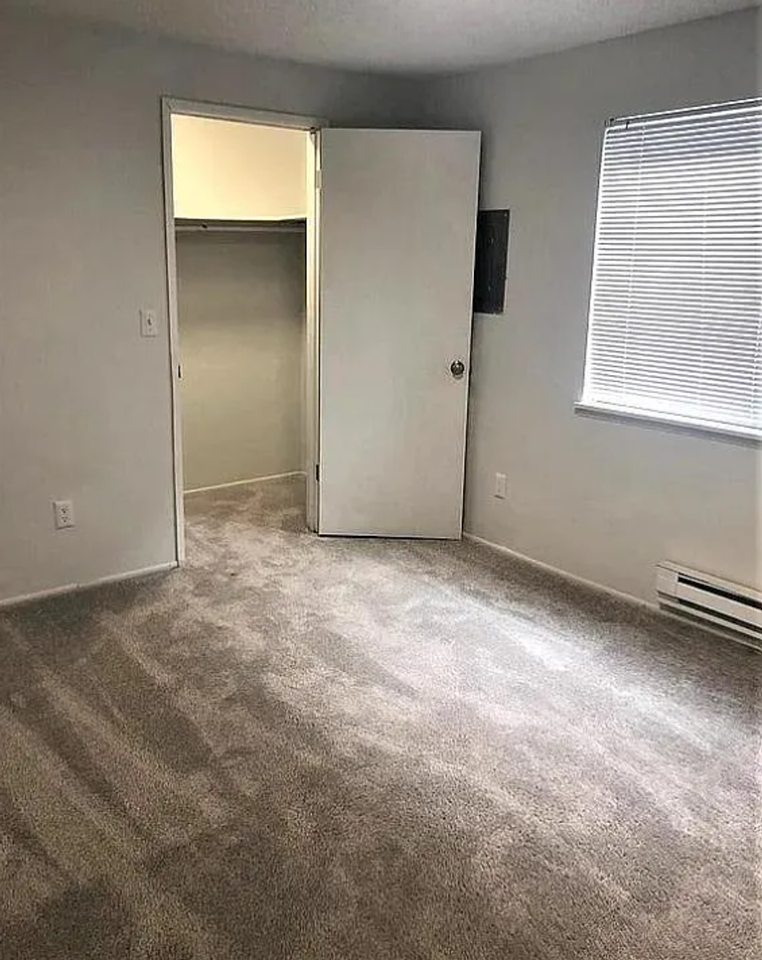 Chastain Apartments - Photo 5 of 38