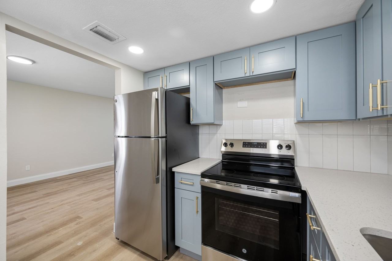 Fully Renovated 1 & 2BR Units in Prime Davis Islands Location – 211 Danube - Photo 3 of 13