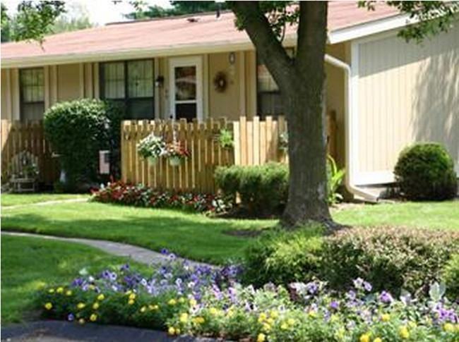 619 W Market St - Photo 4 of 8