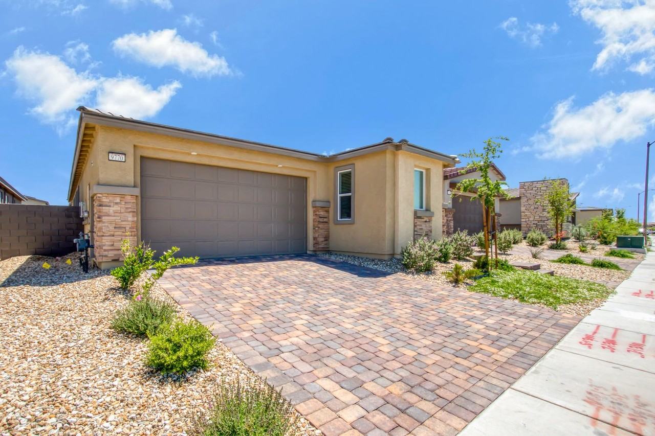 9770 Redwood Cascade St - Photo 2 of 38