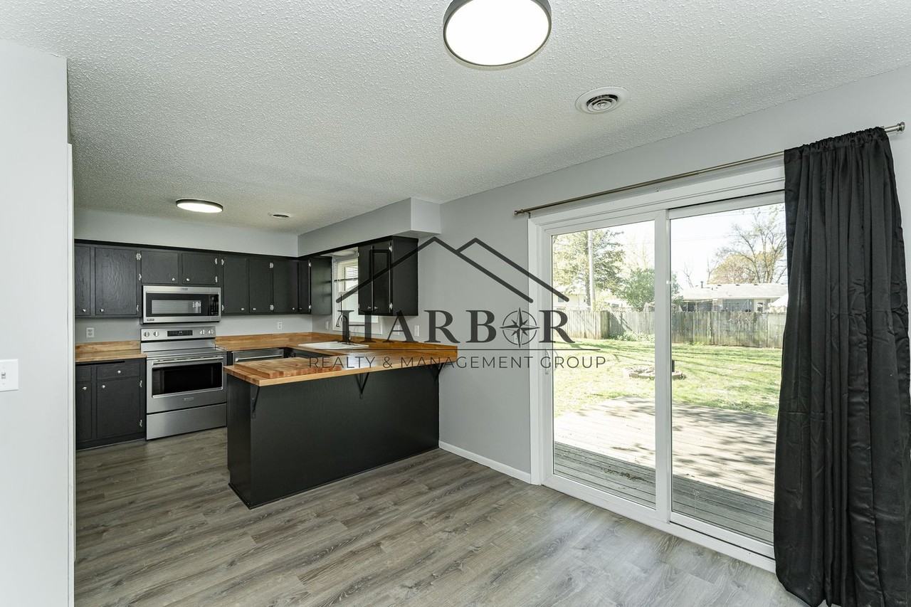3521 15th Ave Nw - Photo 3 of 25