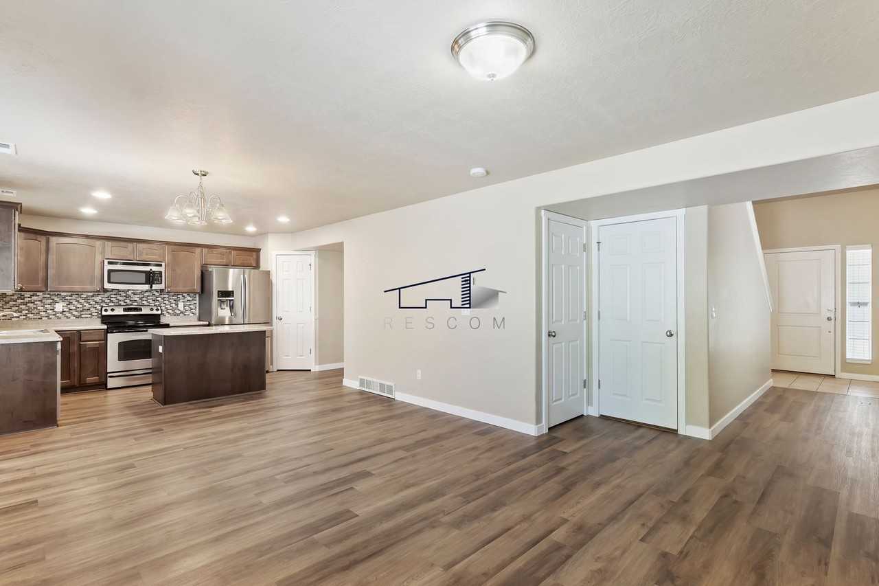 1029 N 740 W - Photo 2 of 23