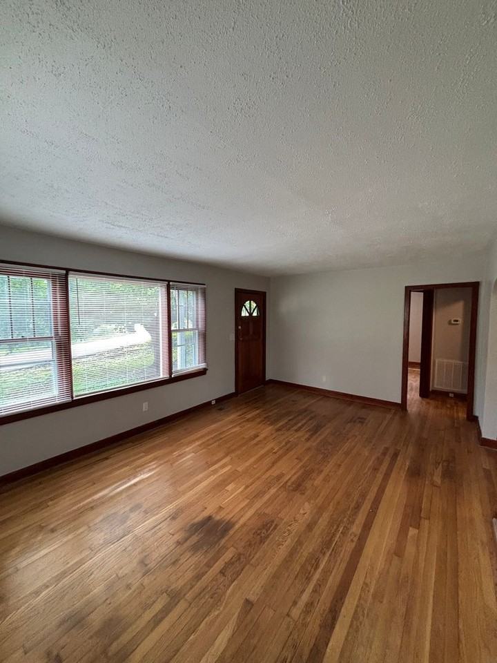 2408 Amber Street Northeast - Photo 3 of 11