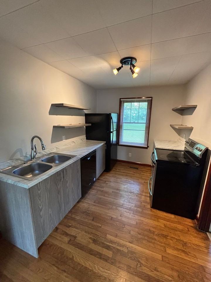 2408 Amber Street Northeast - Photo 4 of 11