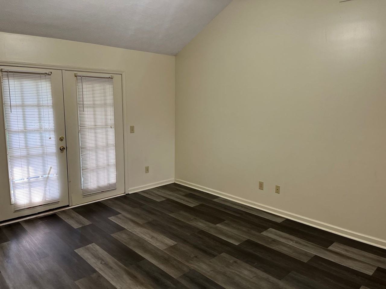 1958 Sara St - Photo 3 of 10