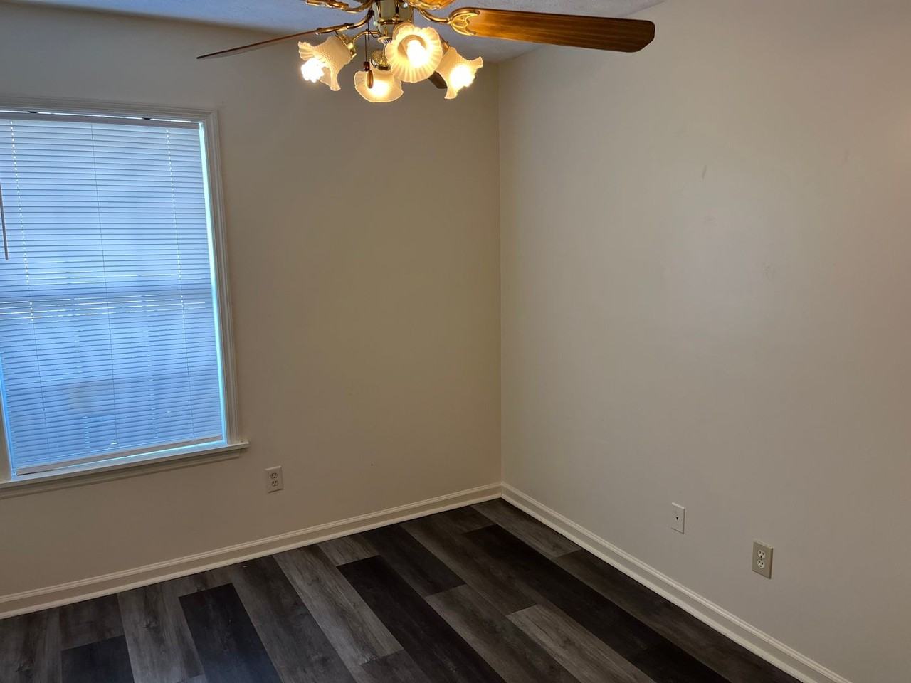 1958 Sara St - Photo 6 of 10