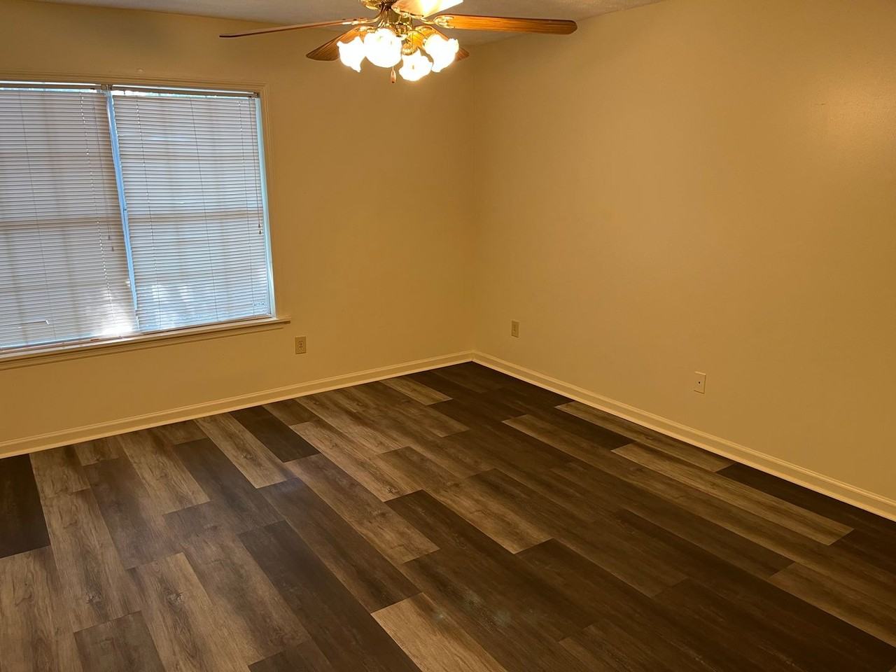 1958 Sara St - Photo 7 of 10