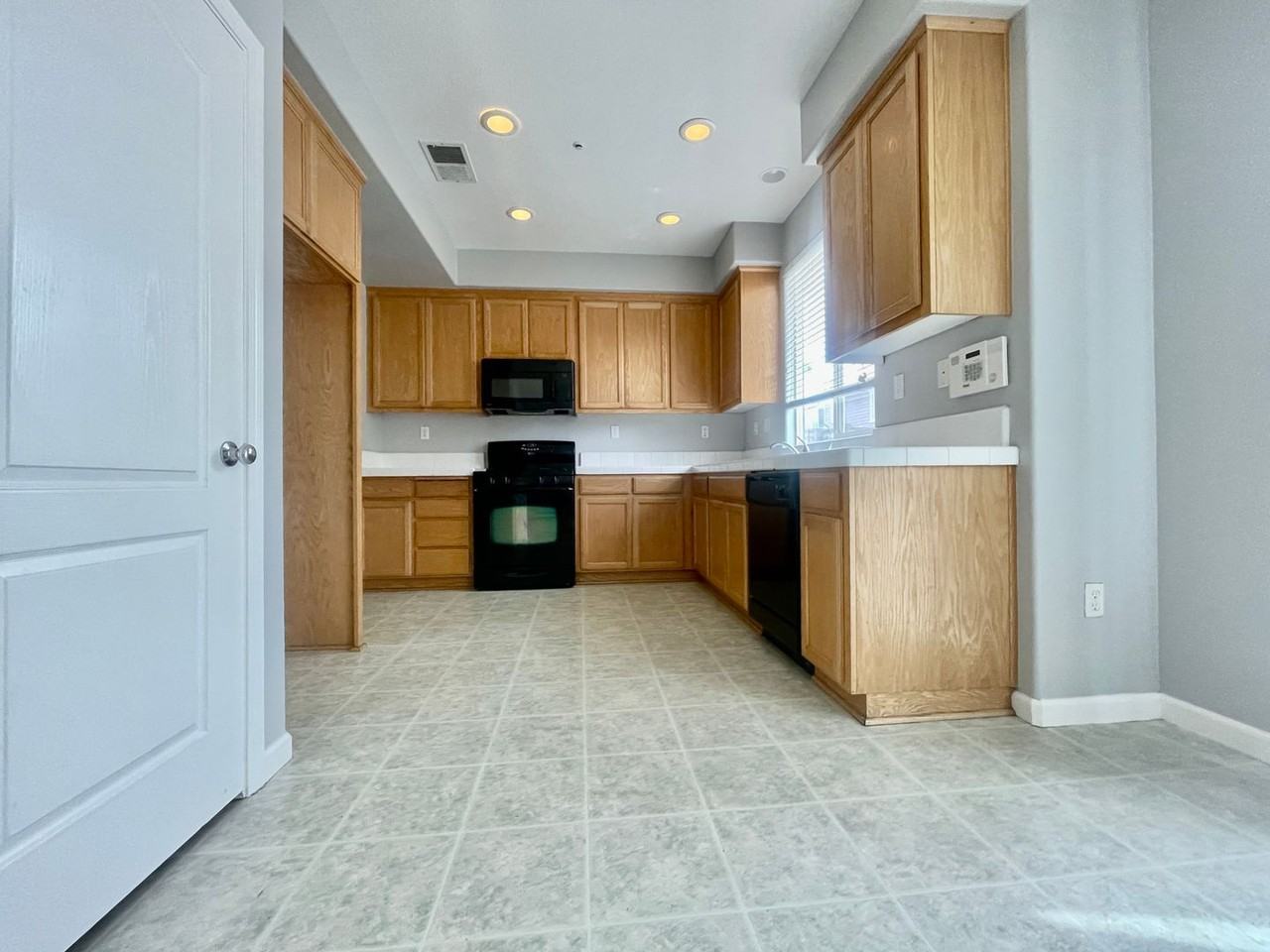 238 Laird Pl - Photo 3 of 11