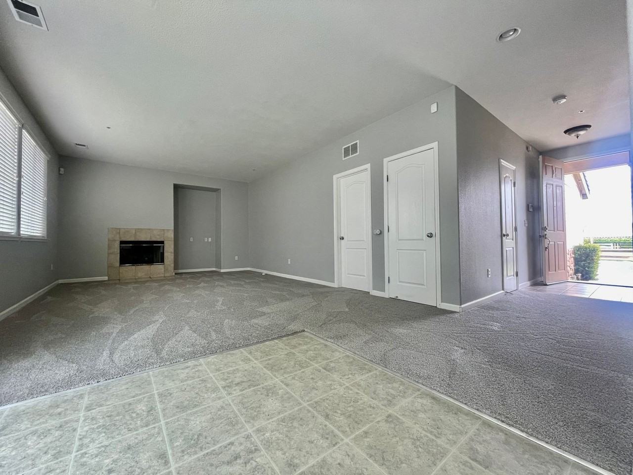 238 Laird Pl - Photo 4 of 11