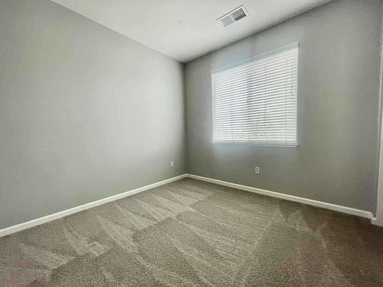 238 Laird Pl - Photo 5 of 11