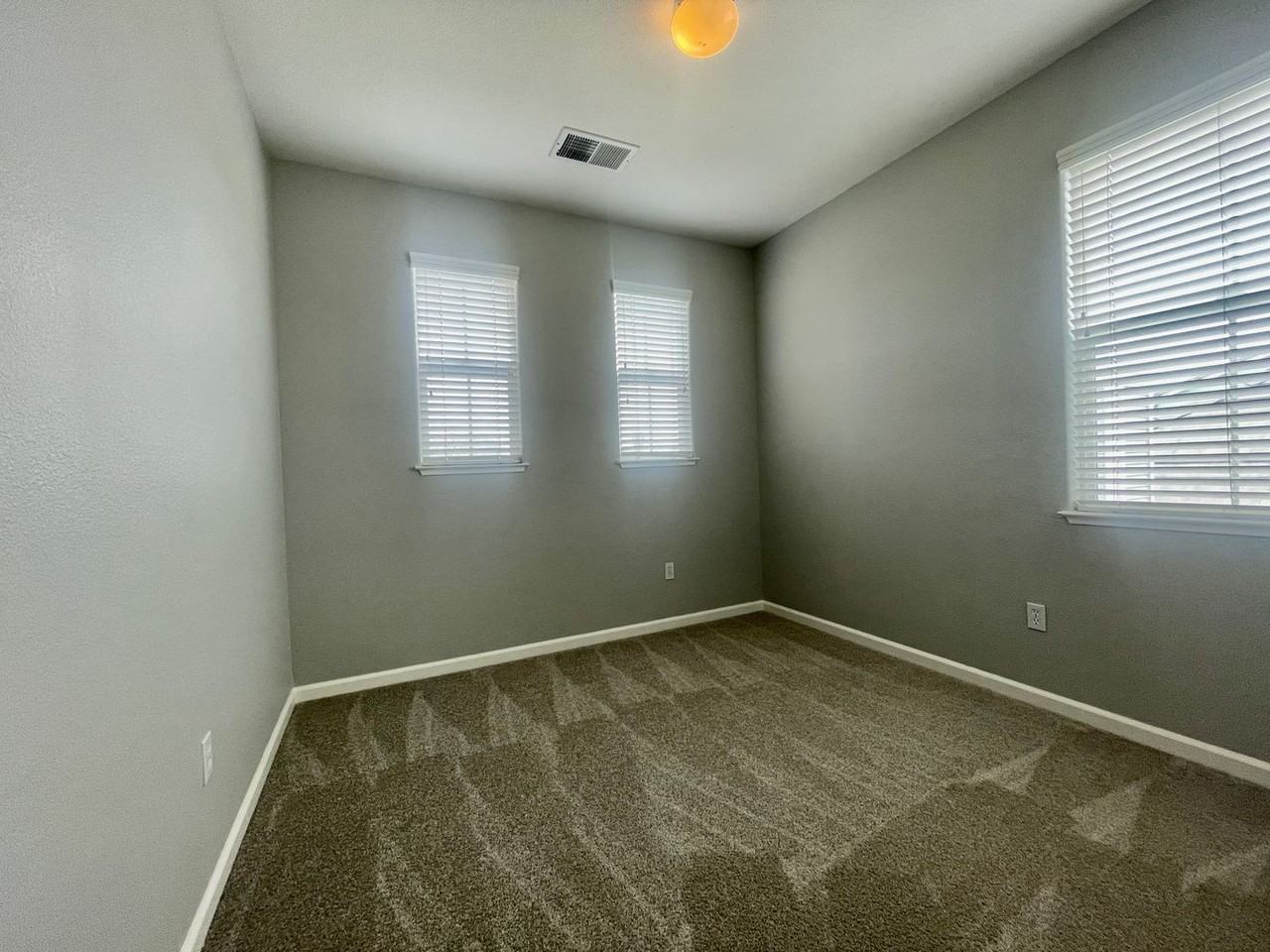 238 Laird Pl - Photo 6 of 11