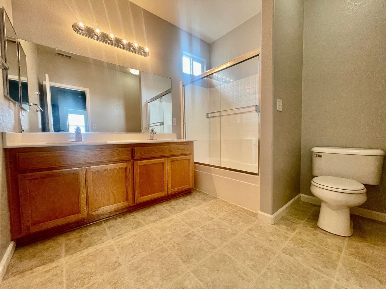 238 Laird Pl - Photo 7 of 11